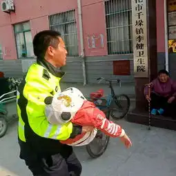 男童兴化景区内突发疾病,民警7分钟紧急送医
