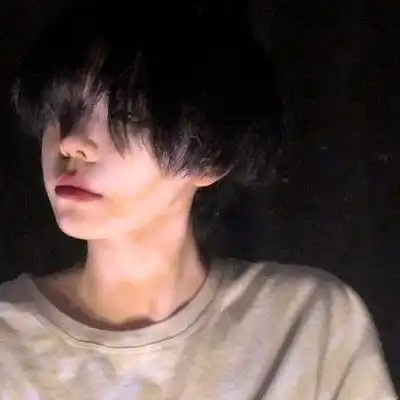 ins冷酷风男生头像
