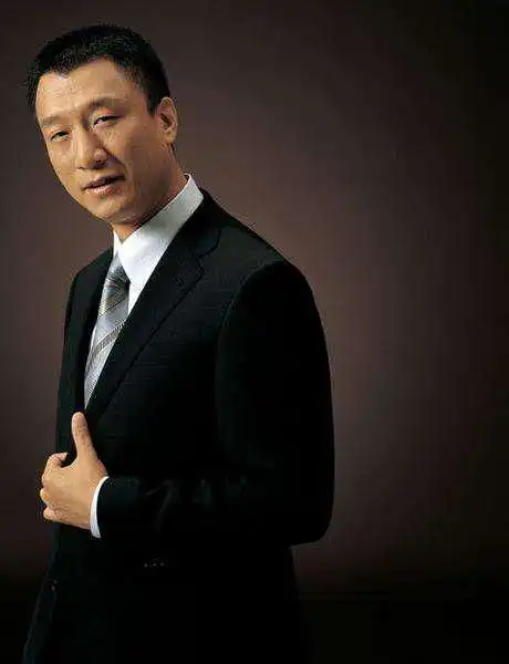 孙红雷霸气侧漏,看着有点坏坏的样子,其实他是中国的好男人
