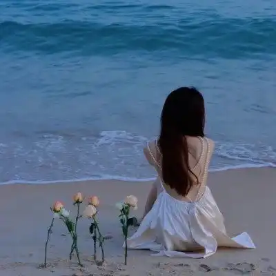 女生头像背影露背,头像女不露脸背影
