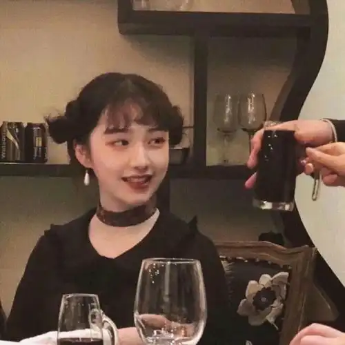 好想拥有美腻可爱沙雕头像可以分享嘛
