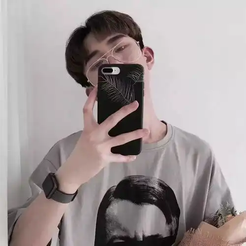 男生头像一个青年才俊正当时
