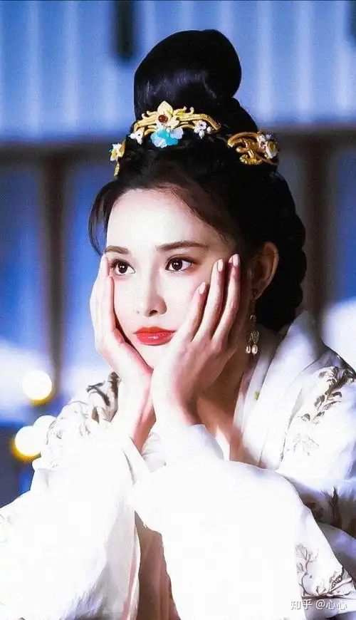 大家能给我一些东宫小枫的壁纸吗
