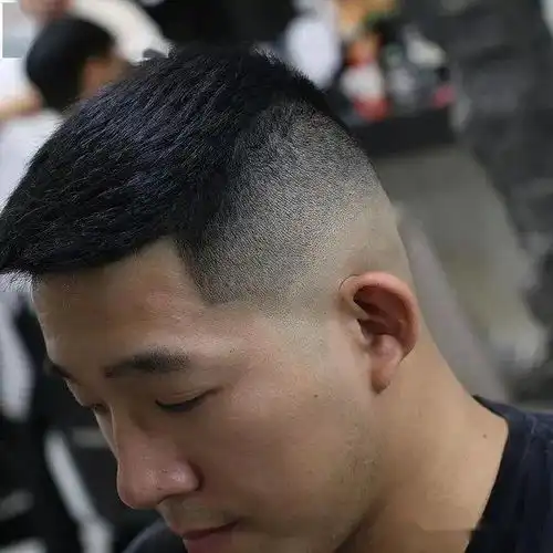 超高人气男生发型推荐潮流男士发型范本
