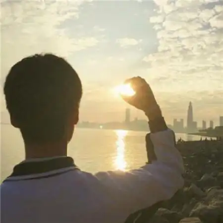 背影情侣头像一男一女,有时候真的很想和你走在一起
