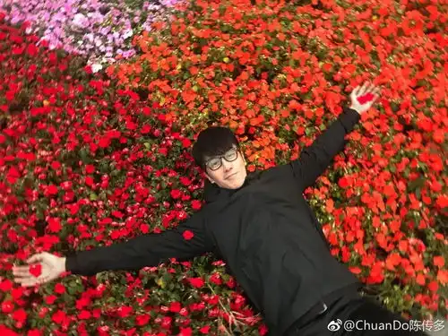 72岁大爷看似小鲜肉,竟比39岁的吴尊还要冻龄
