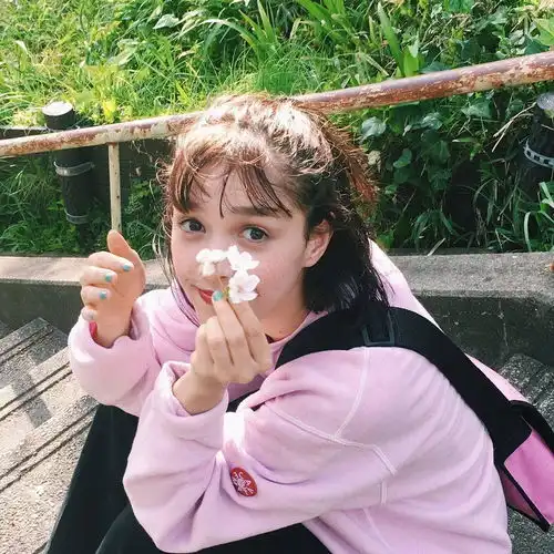 小十七有木有特别适合当头像的图片
