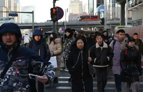真香中国男比女多3164万人,总人口逼近14亿

