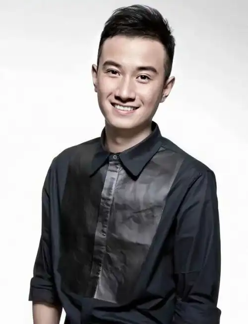 文章离婚后如整容,穿背带裤如阳光少年,马伊琍这下后悔也晚了
