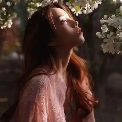 网易云扎心文案悲伤的是没有人理解我,骄傲的是我不需要别人的理解
