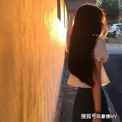 2022好看的女生背影头像真人
