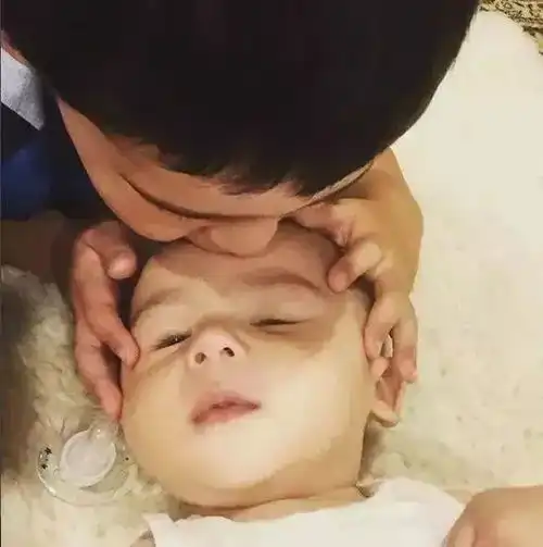 妈妈,弟弟下雨天就会回家吗4岁小男孩的一句话,让亿万人泪流满面
