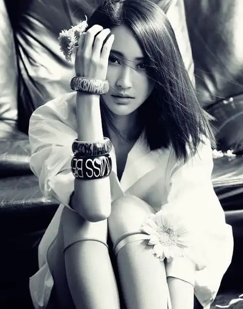 她是百变女王,让贾乃亮尤为深爱,因火辣美丽被誉为最理想对象
