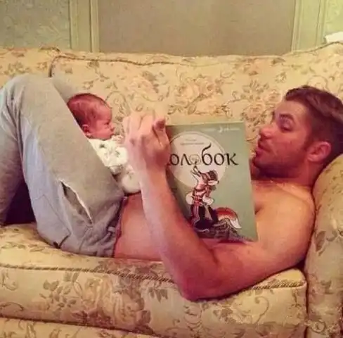 男人的帅分很多种,其中一种叫带孩子
