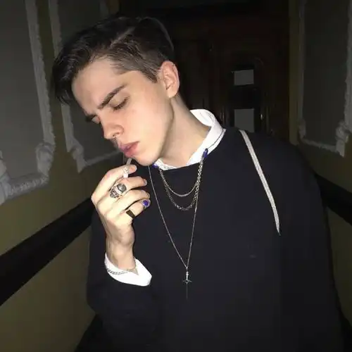 冷酷欧美男生qq头像
