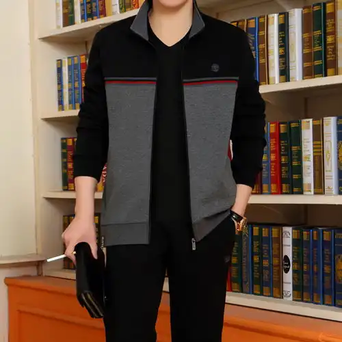 男人过了45别穿得太老,学学下面男人这样穿,让你年轻了十岁
