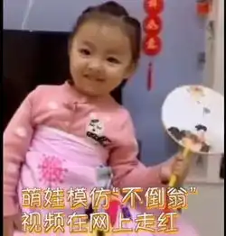 男生宿舍模仿大唐不倒翁,造型雷人辣眼睛,网友直呼把手拿开
