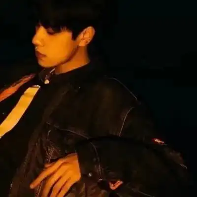 令人怦然心动的帅气男生头像过去的已经过去了再爱就不礼貌了
