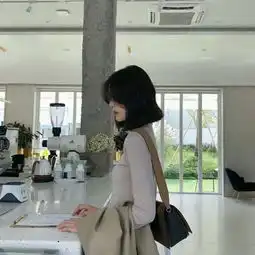 女孩子用什么样的头像能感觉出很成熟稳重的样子

