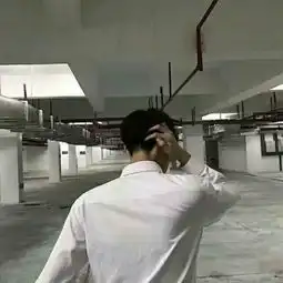 男生头像背影帅气抢劫还不会,挣钱得交税
