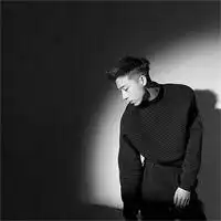 黑白帅气潇洒qq男生头像
