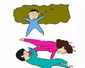 一家三口10种睡姿,能透露孩子更爱爸爸还是妈妈,你家是哪种
