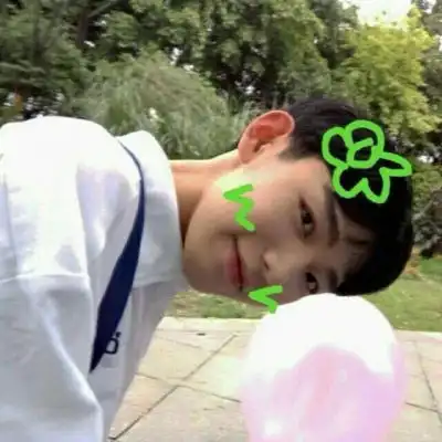 白色干净男头像会发光的男神
