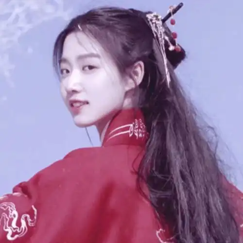 有哪些很美很有意境的红衣白雪的图片
