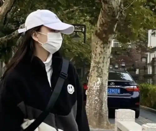 榜一大姐,背着老公打赏五百万粉丝的男网红70万礼物后,遭拉黑
