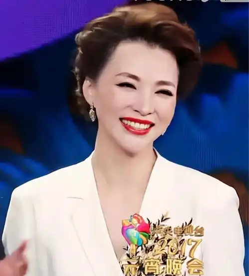 董卿说最好的关系,人远心不远
