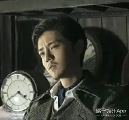 天呐,没想到鹿晗留起胡子来是这个样子,简直不敢相信
