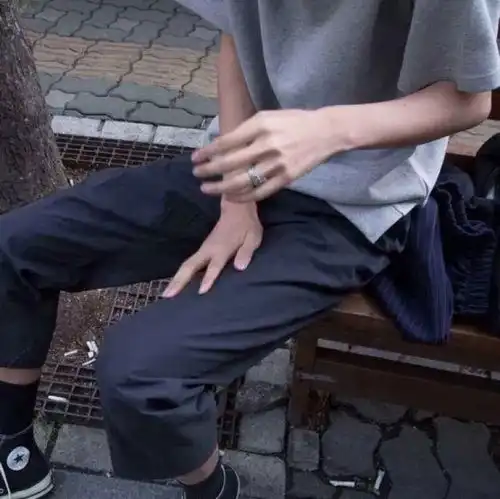 听说睡觉手机放枕头旁边有辐射
