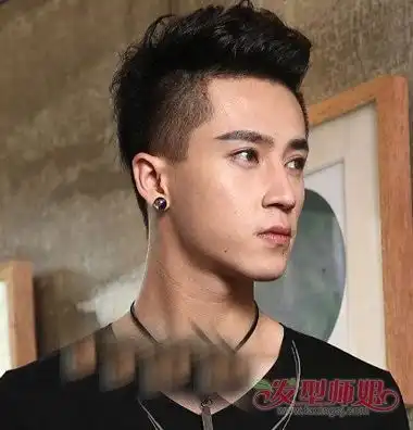 瘦脸男生剃二分区短发打造刘海部分如何处理显帅气
