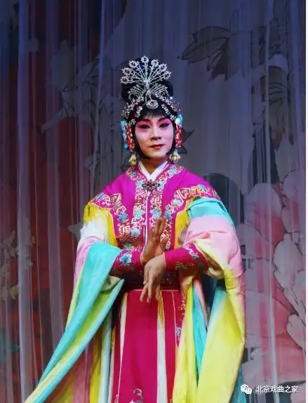 京剧实力派男旦刘铮与梅派戏天女散花,低调生活,刻苦练功
