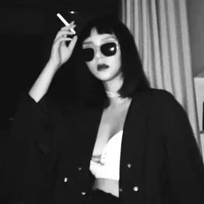 超丧女头抽烟喝酒御姐伤感qq头像
