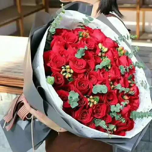 情侣头像拿玫瑰花图片七