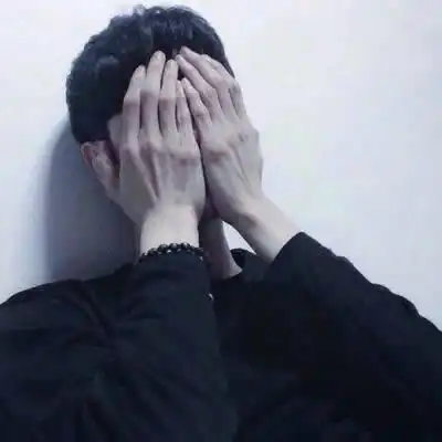 捂脸偷泣
