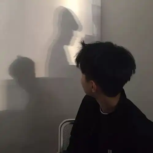 今天早点睡,想见你久一点
