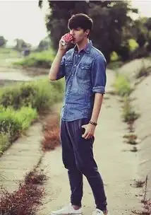 显瘦哈伦裤百搭潮男风格
