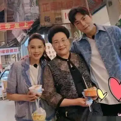 伊能静18岁儿子穿女装被网暴,是单亲家庭的影响还是个人爱好

