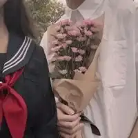 不露脸的情侣头像真人高冷霸气不露脸的情头一对两张
