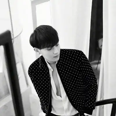 黄子韬头像大全黄子韬的最新帅气图片
