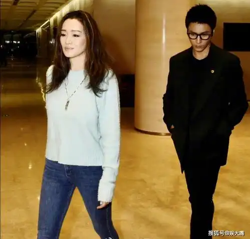 比刘晓庆还夸张巩俐56岁状态让人意外挑染发色国际范儿满了
