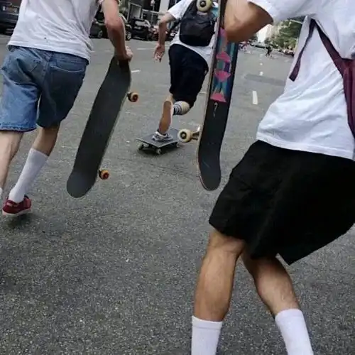 别来无恙小众真人头像
