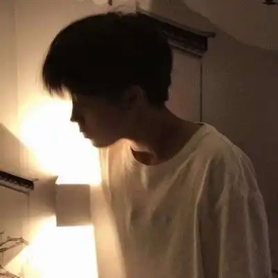 成熟霸气高冷男头像爱上一个人我们都没有错
