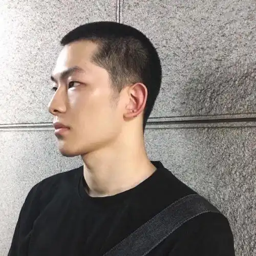 今日头像哪个马桶盖没盖好又让你爬出来了
