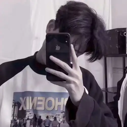 头像套图世上有两样东西不可直视,一是太阳,二是人心
