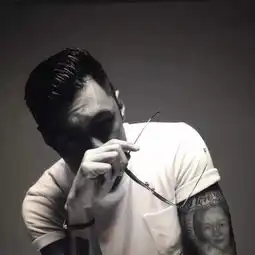 皮肤黑的男生怎么穿出彭于晏的质感来
