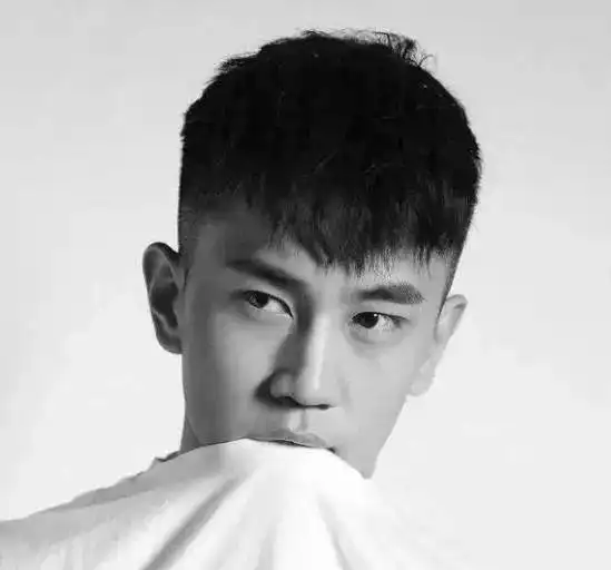 发际线高试试这4款帅气的短发提升颜值
