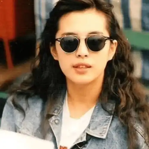 复古港风女生头像
